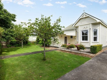 Enchanting Cambridge Classic