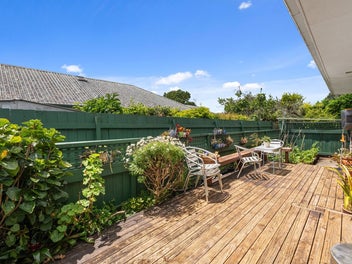 MUST SELL before 16 April !