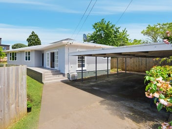 Mt Albert's Hidden Gem - Private 680m2 Sanctuary