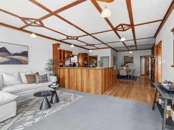 CHARACTER BUNGALOW IN PRIME CITY LOCATION