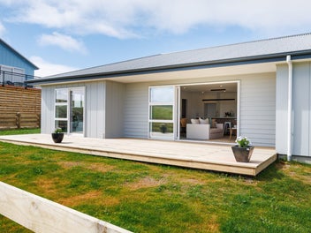 Brand New Townhouse in Sunny Foxton Beach.