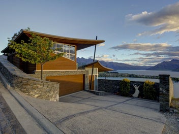 A Queenstown Masterpiece