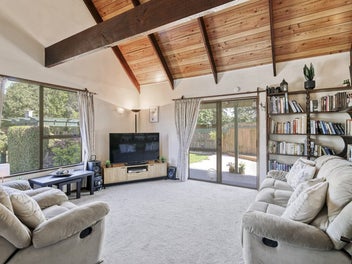 Be the author of this properties next chapter!!