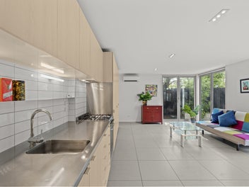 Vendors Say: Sell Before Christmas!