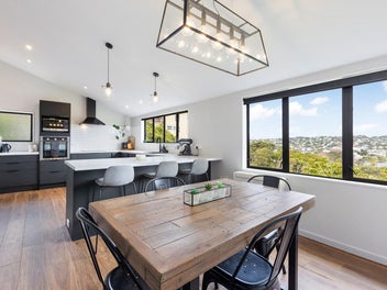 Luxury Living, Sun, Space & Style!