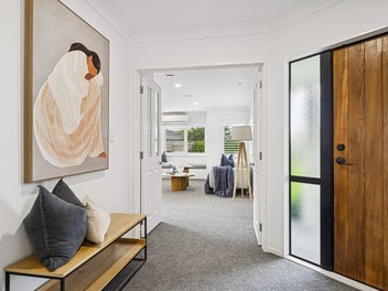 Style & Quality In Lynmore School Zone