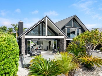 Contemporary Harbourside Living