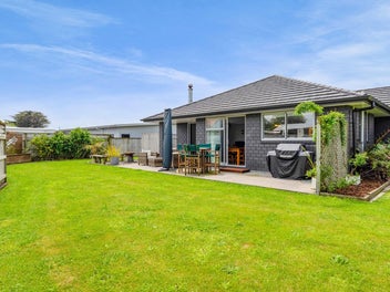 EASY, MODERN LIVING IN LEPPERTON