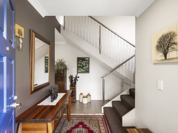 Perfect Avenues Townhouse with Lift