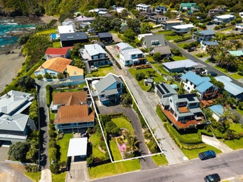 Prime Tapeka Opportunity—Views, Space &...