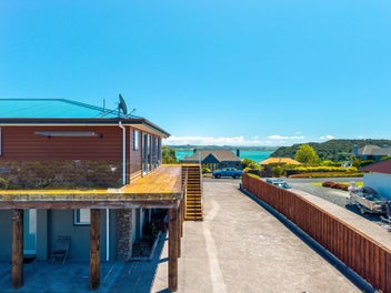 Multi-Generational Living or Investment in Russell