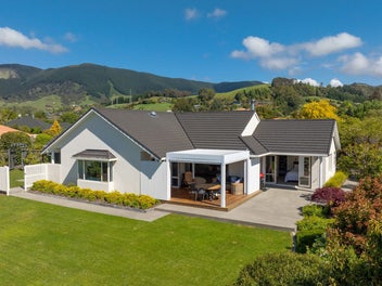 Quality Living, & Phenomenal Garaging on 2150m²