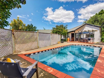 Resort-Style Retreat with Pool, Privacy and Sun