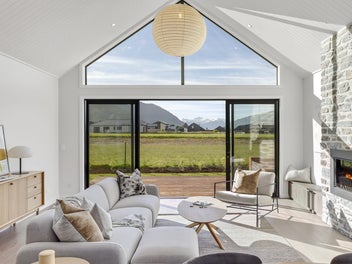 Sun-Soaked Alpine Retreat with Self-Contained Flat