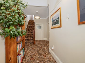 Substantial Family Home in Tainui