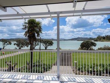 Harbour Views with Income Opportunity