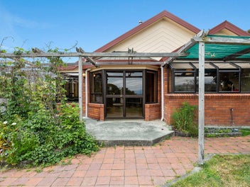 Strawberry Manor - Sun, Space & Stunning Sea Views