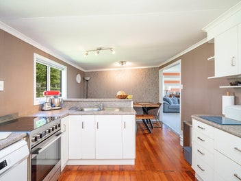 ATTN!! Lifestyle & Gorgeous Vista seekers