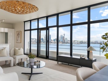 FRONT ROW WAITEMATA HARBOUR LIVING