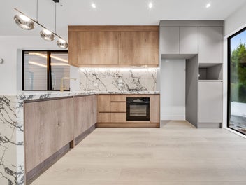 Freehold, new and the best buy in Sunnyhills!