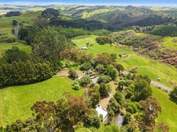 Charming Rural Retreat on 95,000 m2