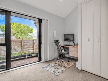 Freehold one bedroom apartment with a car park