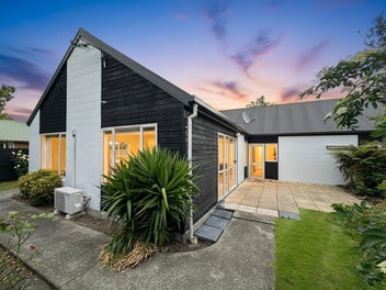 Owners Say Sell - Immediate Possession