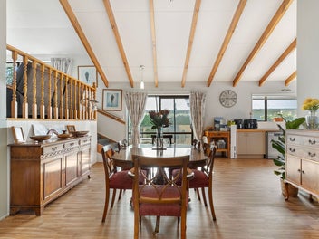 Spacious Family Home with Detached Flat