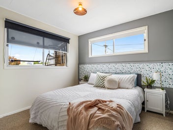 Four Bed & Freehold on Lisa Cres!