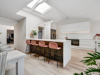 BEACHSIDE LUXURY IN MANLY'S GOLDEN TRIANGLE