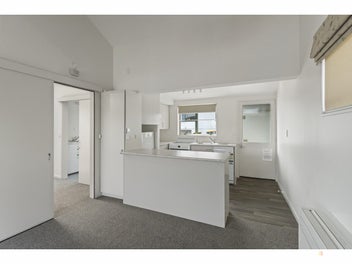 Sunny and safe - Your dream retirement awaits!