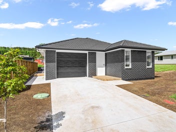 STUNNING IN BLACK - BRAND NEW