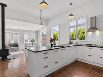 Single level character home