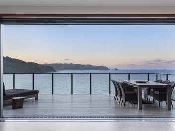 A Home Shaped by the Sea