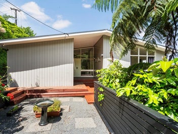 MID-CENTURY MAGIC on MADRAS!