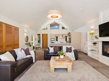 Single Level. Standout. Seriously Good.