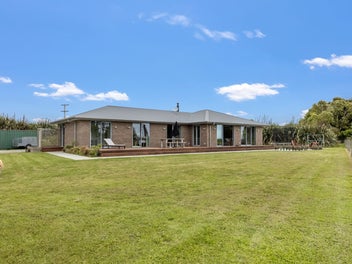 Private Lifestyle Home with River Access