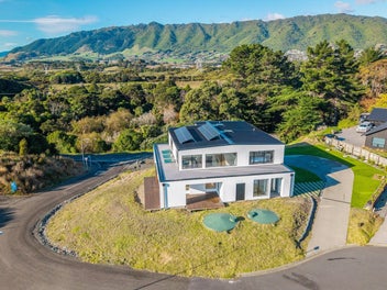 Elegant Waikanae Retreat