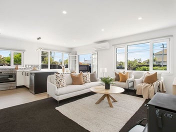 Sun-Soaked Modern Retreat