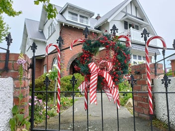 Love to decorate? Christmas is the season!