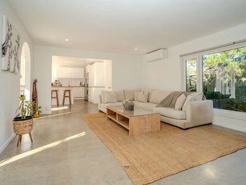 FAMILY HOME, LARGE SHED + SLEEPOUT