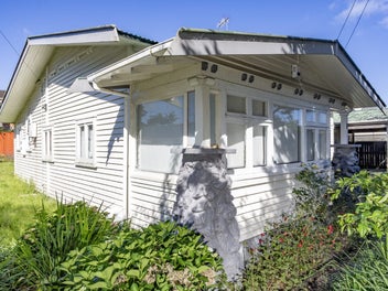 Beautifully Renovated Gorgeous Character Home!#Wai