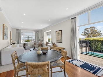 Sun, Style and a Poolside Life