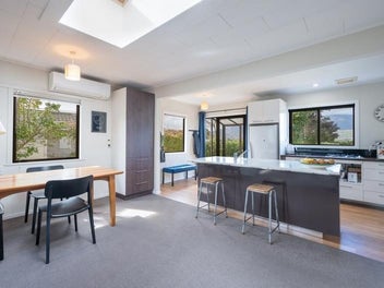 SUN & VIEWS IN A SPECTACULAR SETTING