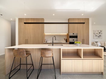 Modern Family Living and Income Stream!