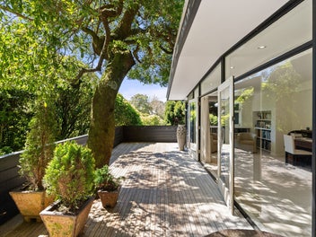 MODERN LUXURY IN A PEACEFUL HAVEN