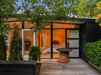 MODERN LUXURY IN A PEACEFUL HAVEN