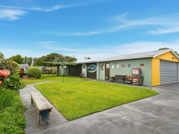 WOW 5 Car Garage in Christchurch!