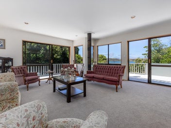 SPACE, VIEWS AND VERSATILE LIVING