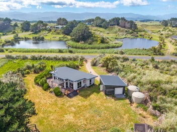RIDE, RELAX, RETREAT AT WAIKAWA BEACH